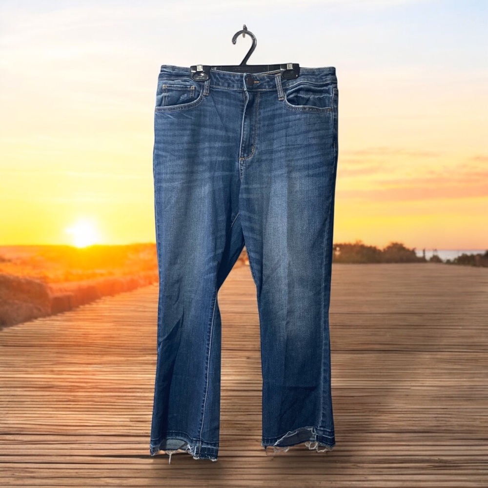 A.N.A. Classic Blue Jeans size 12 Kick Crop